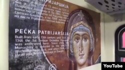 Unutrašnjost voza oslikana je freskama