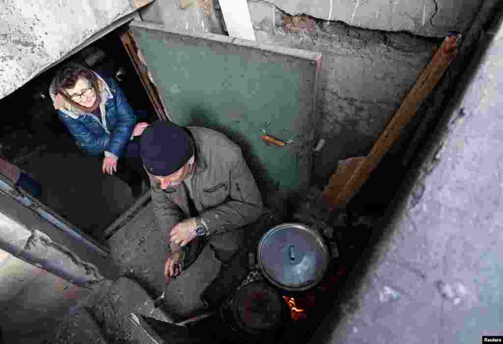 Үйлерінен айырылған тұрғындар жертөледе тұруға мәжбүр. 