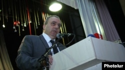 Հայաստան – Նախագահի թեկնածու, նախկին վարչապետ եւ «Ազատություն» կուսակցության ղեկավար Հրանտ Բագրատյանը իր կուսակցության համագումարում, Երեւան, 24-ը դեկտեմբերի, 2012թ․