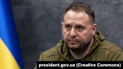 Глава Офиса президента Украины и член делегации Андрей Ермак (на фото) прокомментировал начало переговоров, заявив об отсутствии связей со встречей в Стамбуле 2022 года.