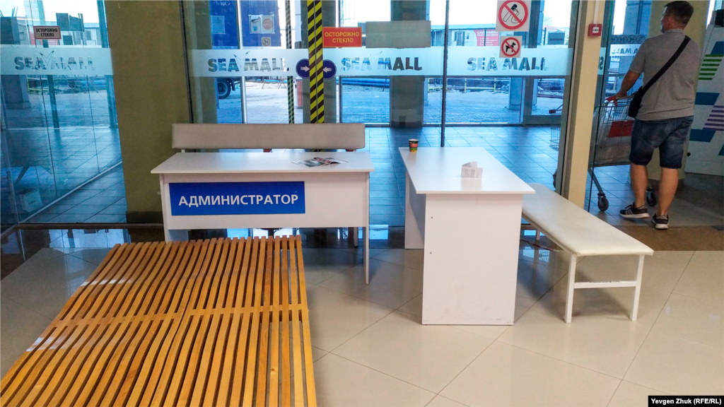 Пункт вакцинації в торговому центрі Sea Mall – закритий
