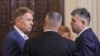 Klaus Iohannis l-a criticat pe șeful PSD, Marcel Ciolacu, pentru ieșirile la televizor. Președintele României lasă deschisă posibilitatea de a nu-l accepta pe liderul PSD ca premier, după 25 mai, când va avea loc rocada premierilor. 