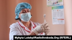 Серед основних причин, чому українці сумніваються в доцільності вакцинації, – недооцінка ризиків COVID-19, міфи про щеплення