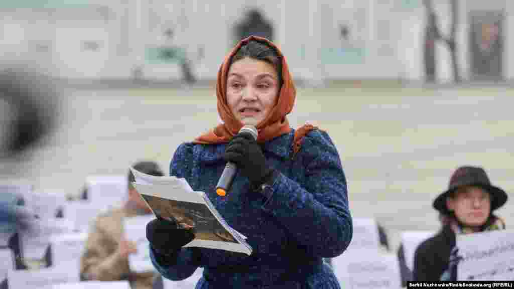 Українська актриса Наталія Сумська під час правозахисної акції зачитала лист до кримськотатарського активіста і політика Нарімана Джеляла, заарештованого в Криму. «Ми віримо в те, що судилася краща доля нашим героям, до яких ми звертаємося. Я вірю і всім серцем бажаю, щоб ви повернулися у свої домівки, до своїх рідних. І щоб ніхто не завадив вам займатися улюбленою справою. Як повертається «кримське золото» в Україну, так і ви повернетеся додому», – зачитала вона