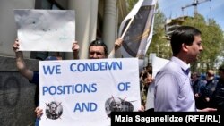 CEU სოციალური და ჰუმანიტარული მეცნიერებების მიმართულებით მიჩნეულია ერთ-ერთ ყველაზე პრესტიჟულ აკადემიურ სივრცედ ცენტრალურ და აღმოსავლეთ ევროპაში. იქ არაერთი ქართველი სტუდენტიც სწავლობდა. 2017 წელს ორბანის თბილისში ვიზიტისას საპროტესტო აქცია გაიმართა უნივერსიტეტის დახურვის წინააღმდეგ - სადაც ორბანის მომხრე ქართველი ნაციონალისტებიც მივიდნენ კონტრაქციით.