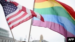 U anketi Galupa iz maja 2022. godine, 71 odsto Amerikanaca je reklo da podržava istopolne brakove. Samo 27 odsto ih je podržalo kada je anketa prvi put sprovedena 1996. godine.