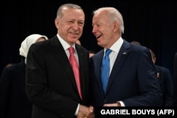 Președintele turc, Recep Tayyip Erdogan, a promit garanții inclusiv de la SUA că Turcia va fi ajutată să își modernizeze forțele aeriene dacă acceptă aderarea la NATO a Suediei și Finlandei.