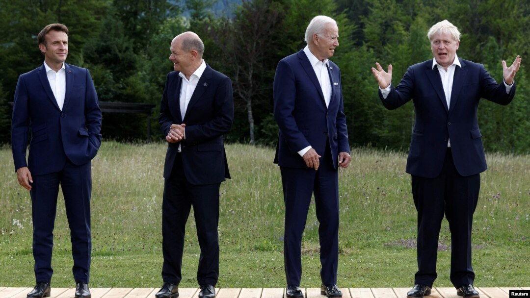 Отляво надясно: президентът на Франция Еманюел Макрон, канцлерът на Германия Олаф Шолц, президентът на САЩ Джо Байдън и премиерът на Великобритания Борис Джонсън, 26 юни 2022 г.