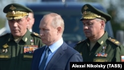 Слева направо: начальник Генштаба России генерал Валерий Герасимов, президент России Владимир Путин и глава Минобороны Сергей Шойгу