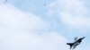 F-16 Fighting Falcon američkog ratnog vazduhoplovstva tokom NATO vježbe Sabre Strike (Udar sablje) leti iznad vojne vazduhoplovne baze Amari, Estonija, 12. juni 2018. 