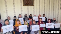 ارشیف: د معترضو افغان مېرمنو انځور