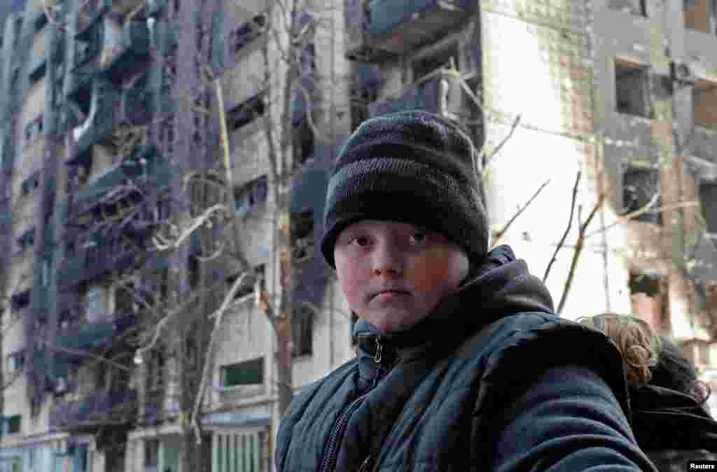 Мариупольде қалғандардың арасында балалар да бар. 