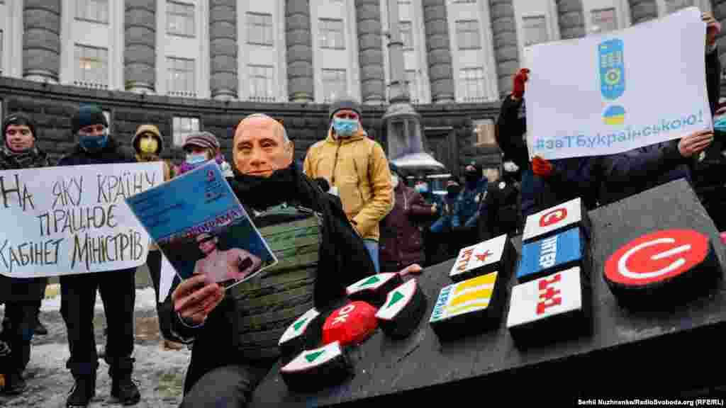 Учасники акції озвучили свої вимоги, зокрема: забезпечити приведення всіма органами виконавчої влади своїх нормативно-правових актів у відповідності із законом про мову та забезпечити невідкладне скасування Державним агентством України з питань кінопрокатних посвідчень для всіх фільмів і серіалів, що всупереч закону демонструються на телебаченні російською мовою