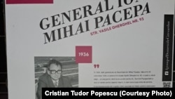 Despre rolul în perioada lui Nicolae Ceaușescu a lui Ion Mihai Pacepa afișul de la expoziția de le Baza Cireșarii nu amintea nimic