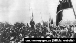 Выступление матроса-украинца на Историческом бульваре в Севастополе летом 1917 г. перед украинизированными частями морской пехоты «Специальной десантной дивизии»