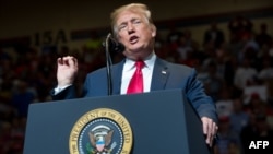 US President Donald Trump speaks during a rally in Elkhart, Indiana on May 10, 2018. / AFP PHOTO / SAUL LOEB