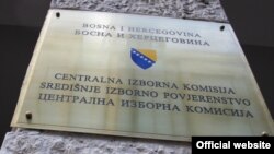 Ploča ispred ulaza u zgradu Centralne izborne komisije BiH, Sarajevo
