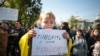 Во время акции возле парламента Украины в поддержку закона «Об обеспечении функционирования украинского языка как государственного», за который депутаты проголосовали в этот же день. Киев, 25 апреля 2019 года