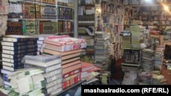 د خوست دوکانداران وايي چې د خلکو اقتصادي ستونزو د کتابونو پر بازار منفي اغېز کړی. 