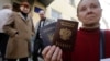 Чим небезпечне подвійне громадянство жителів ОРДЛО і як цим може скористатися Кремль? (ілюстративне фото)