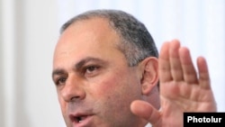 Armenia - Alik Sarkisian, Armenian police chief, at a press conference, Yerevan, 28Apr2009