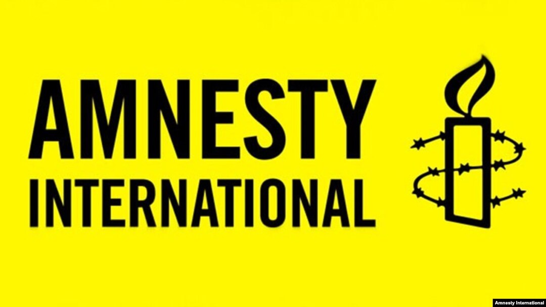 Логотип международной правозащитной организации Amnesty International. 
