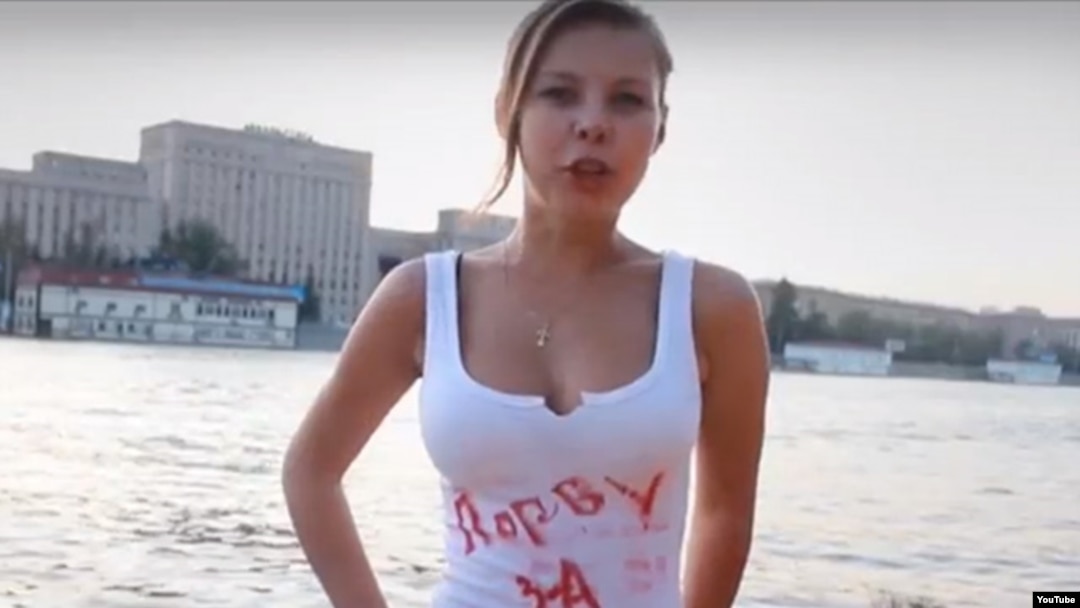 Фрагмент з відео «Порву за Путіна!»