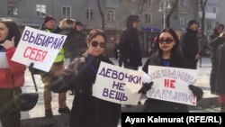 Марш феминистских групп в защиту прав женщин. Алматы, 8 марта 2020 года.