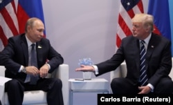 Президент России Владимир Путин и президент США Дональд Трамп на встрече в Гамбурге. 7 июля 2017 года.