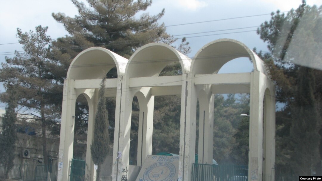 پروفېسر لیاقت ساني بنګلزی په بلوچستان پوهنتون کې د براهوۍ ژبې د څانګې مشر دی.
