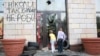 Поліція буде розслідувати і знищення графіті, і погром магазину на Грушевського – заява