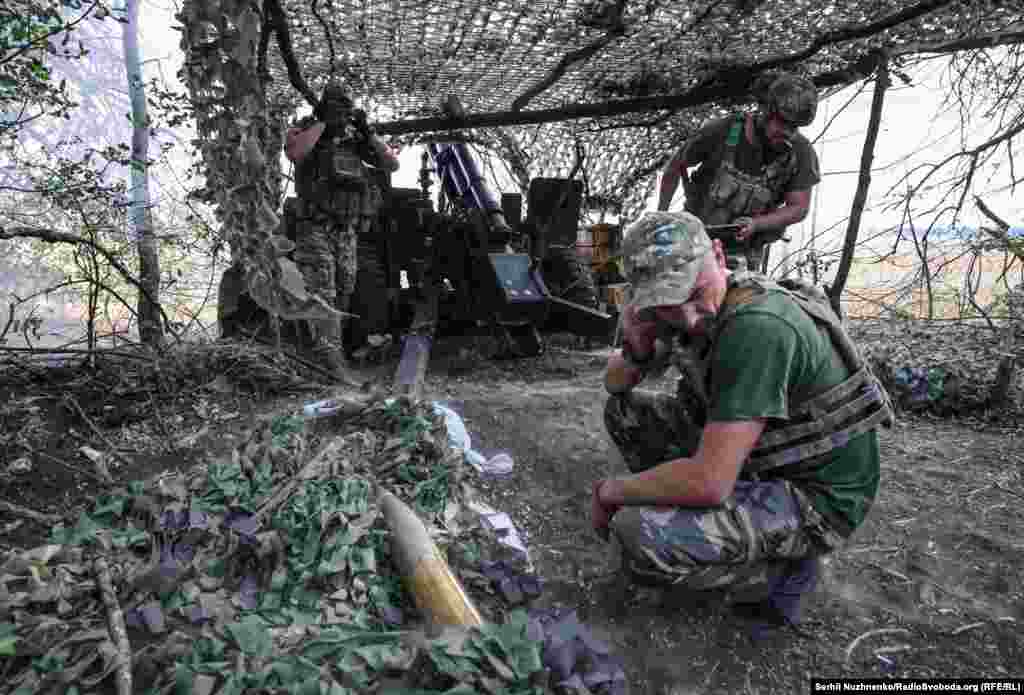 „Pentru a contracara numărul mare (al infanteriștilor ruși care înaintează), tragem atât ziua, cât și noaptea”, a declarat Iuri. 