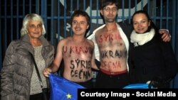 Учасники чеської групи oMen роздягнулися на концерті Ансамблю пісні і танців російської армії імені Александрова на підтримку України та Сирії, 17 жовтня 2015 року