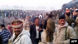 په اورګاډي کې د نښتو کسانو د راويستلو لپاره امدادي هلې ځلې روانې دي