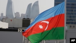 د اذباییجان بیرغ