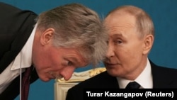 «Президент Путін, російська сторона залишаються відкритими до пошуків мирного врегулювання, продовжують роботу і з американською стороною», – сказав Песков 