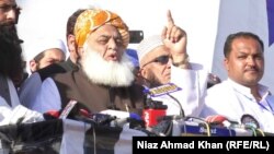 مولانا فضل رحمان وايي، له ادارو سره ټکر نه غواړي، یواځې د حکومتي پالېسیو خلاف پراخ لاریون کوي