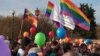В День борьбы с гомофобией в Петербурге прошел Радужный флешмоб