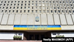 Другий тур виборів президента України відбудеться 21 квітня