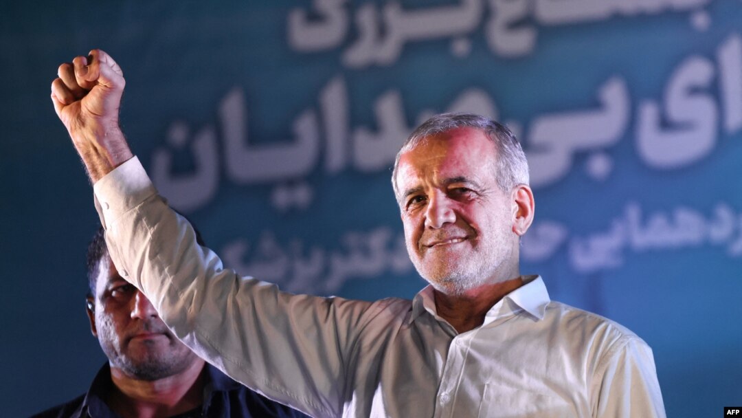 Masud Pezeškian na predizbornom skupu u Teheranu, Iran, 3. jula 2024.