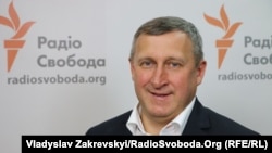 «Вони кажуть, що вони з Ростова-на-Дону або з іншого регіону Росії. І таким чином дурять європейські країни, які видають їм візи», – сказав Андрій Дещиця