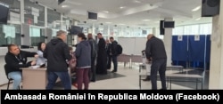 Alegători, la urne, în Republica Moldova.