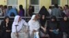 ارشیف، د افغانستان په یوه دولتي اداره کې یو شمېر مراجعین