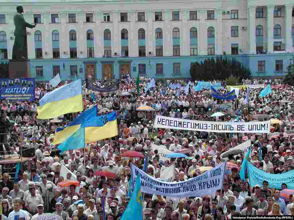 3. 2007 ел, Акмәчет, Ленин мәйданы Татарлар авыл һәм шәһәрләргә тарихи кырымтатар исемнәрен кайтаруны таләп итә. Быел гына Украина хакимиятләре декоммунизация кануны кысаларында бу мәсьәләне кабул итте.
