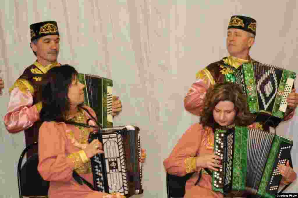 "Көмеш телле гармун" ансамбле