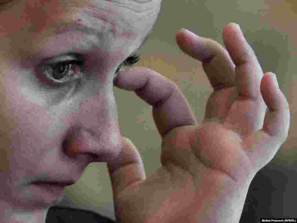 BiH- Potresna priča Senide Bećirović koja je odrastala pod imenom Mila Janković. DNK analiza, urađena u Novom Sadu, potvrdila je da je Mila zapravo Senida, 30.08.2010.