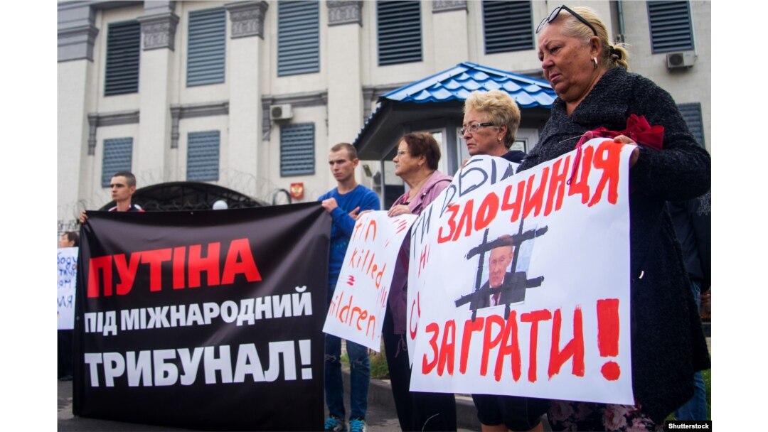 Акція під посольством Росії в Україні «Путін, за Іловайськ відповіси». Київ, 29 серпня 2018 року