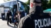 Problem je u unutardržavnim previranjima i politizaciji krize, navodi prvi čovjek MUP-a Federacije BiH Aljoša Čampara. (na fotografiji: izmještanje migranata iz sarajevskog parka u Salakovac)