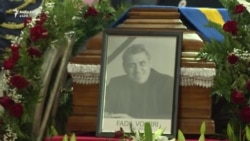 Građani Kosova odaju počast Fadilju Vokriju