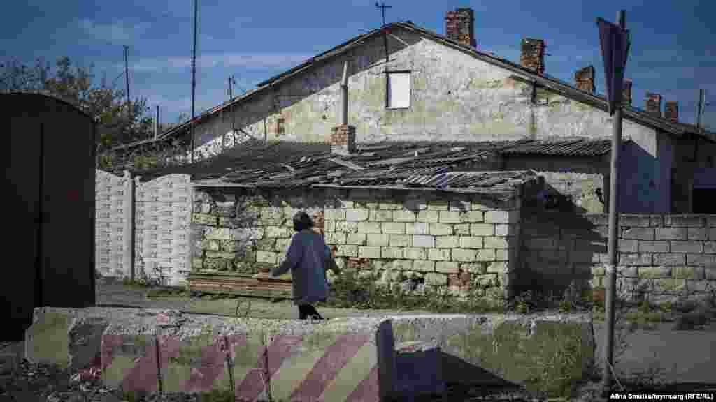 Сначала жители говорили, что готовы с радостью переселиться ради строительства моста, но лишь в качественные и равноценные квартиры
